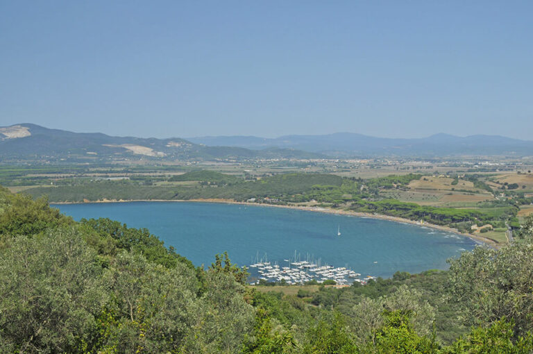 Verso il golfo di baratti: panorama sul golfo di Baratti