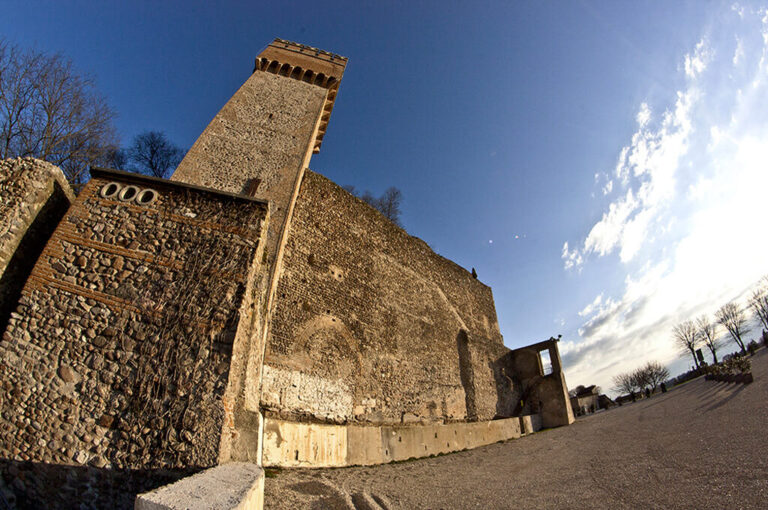 Volta mantovana: • La torre nel cuore di Volta Mantovana