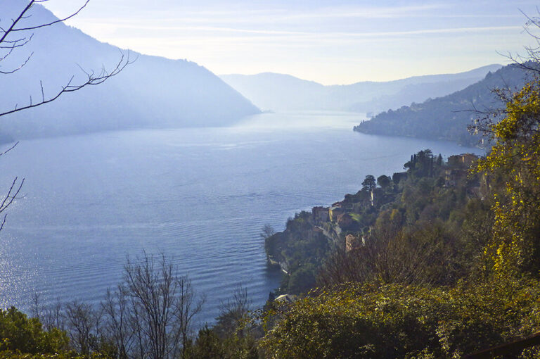 Lago di como il sentee di sort e la via verde panorama