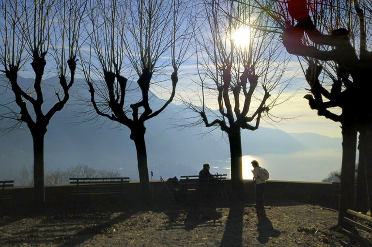 Lago di como il sentee di sort e la via verde ss.trinità