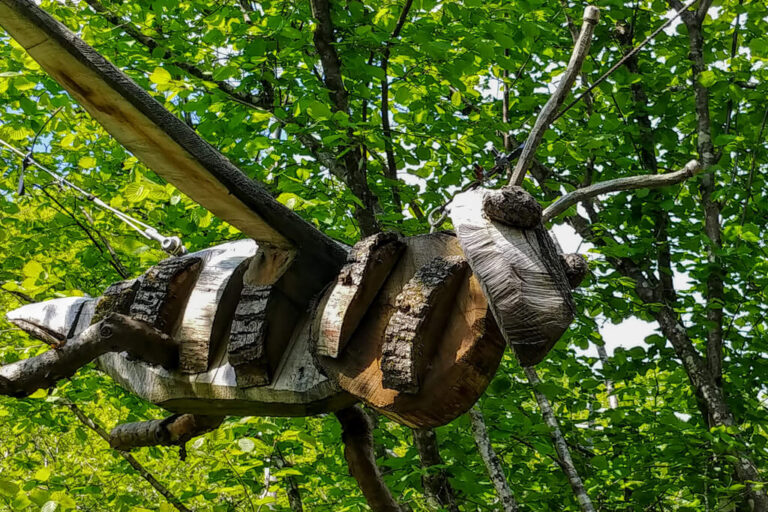 Il villaggio lungo il fiume ape