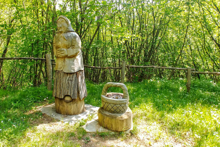 Il villaggio lungo il fiume legno