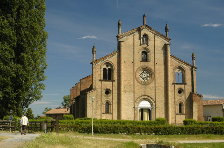 Viaggio di gusto tra i formaggi del lodigiano: chiesa San Bassiano