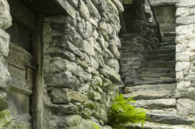 Chiavenna e i piccoli borghi vicoli savogno