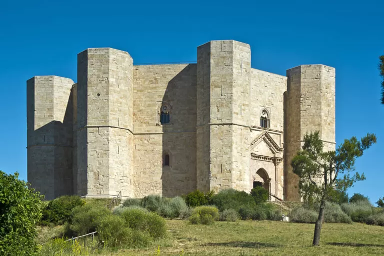 Castel del Monte: la mole