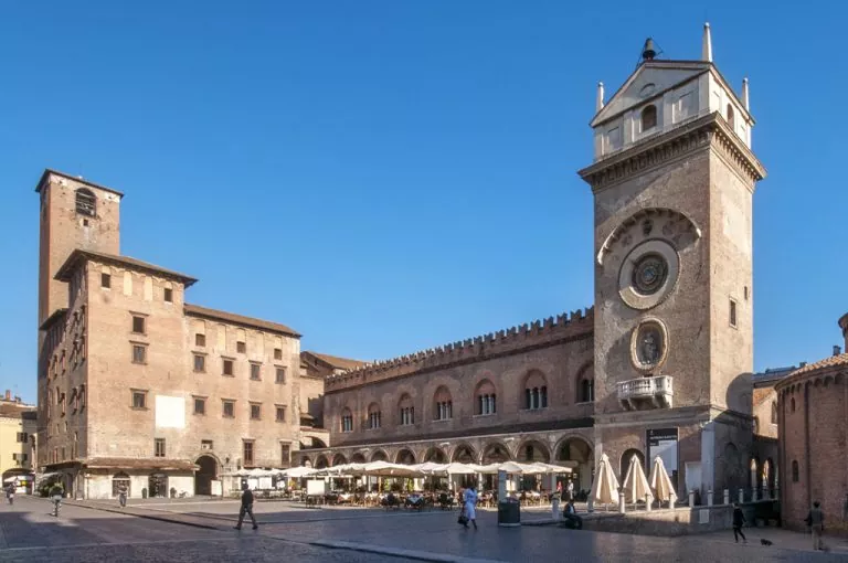 Mantova: torre dell'orologio