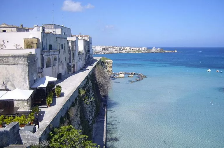 Otranto: mare e borgo