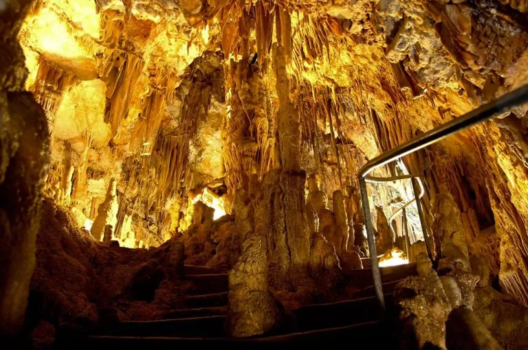 Putignano: grotta del trullo