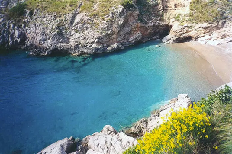 Baia di ieranto: le acque cristalline della Baia