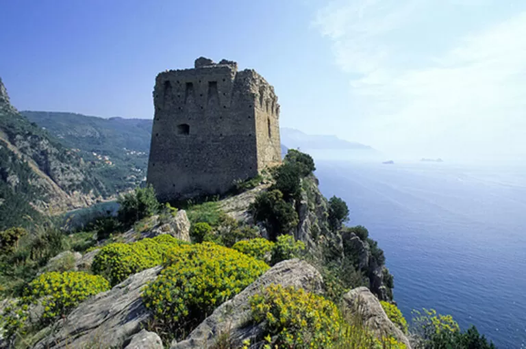 Baia di ieranto torre