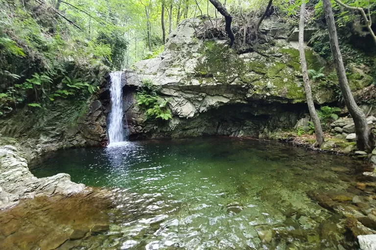 La cascata delle libellule blu e la cascata della ferriera: cascata della Ferriera
