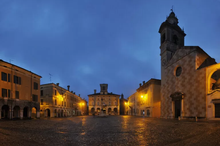 Sabbioneta: piazza ducale