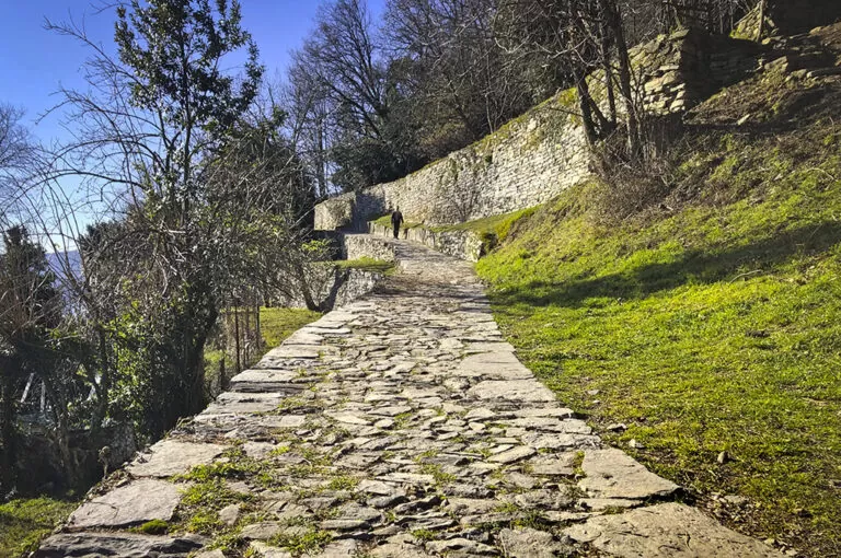 Lago di como il sentee di sort e la via verde via verde