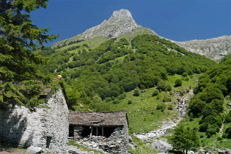 Trekking al lago darengo: il nucleo di Borgo