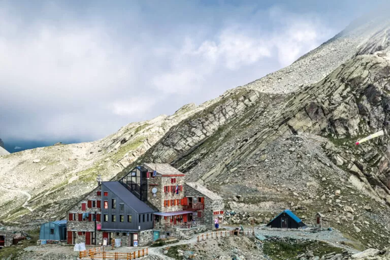 Attorno al monviso, dalla sorgente del po al rifugio sella: rifugio Sella