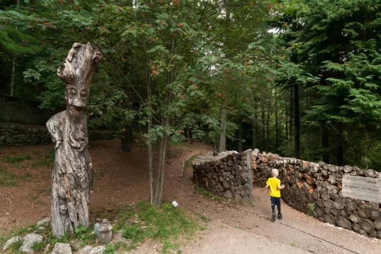 Corni di canzo: ingresso sentiero Spirito del Bosco