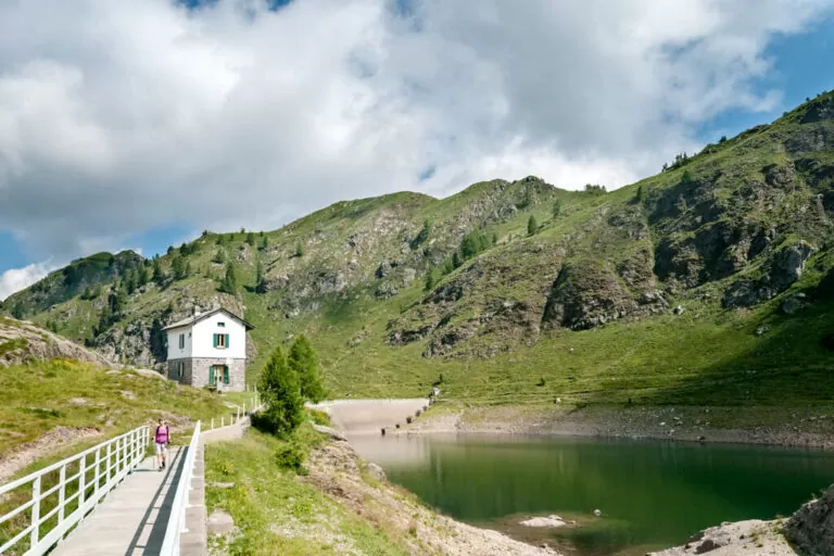 Pescegallo valgerola: edificio sorveglianza lago