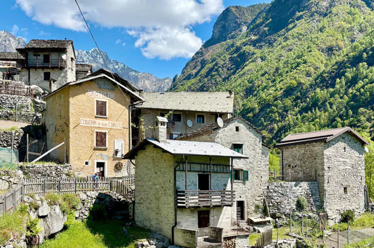 In val codera fino al rifugio brasca 07 baite di codera
